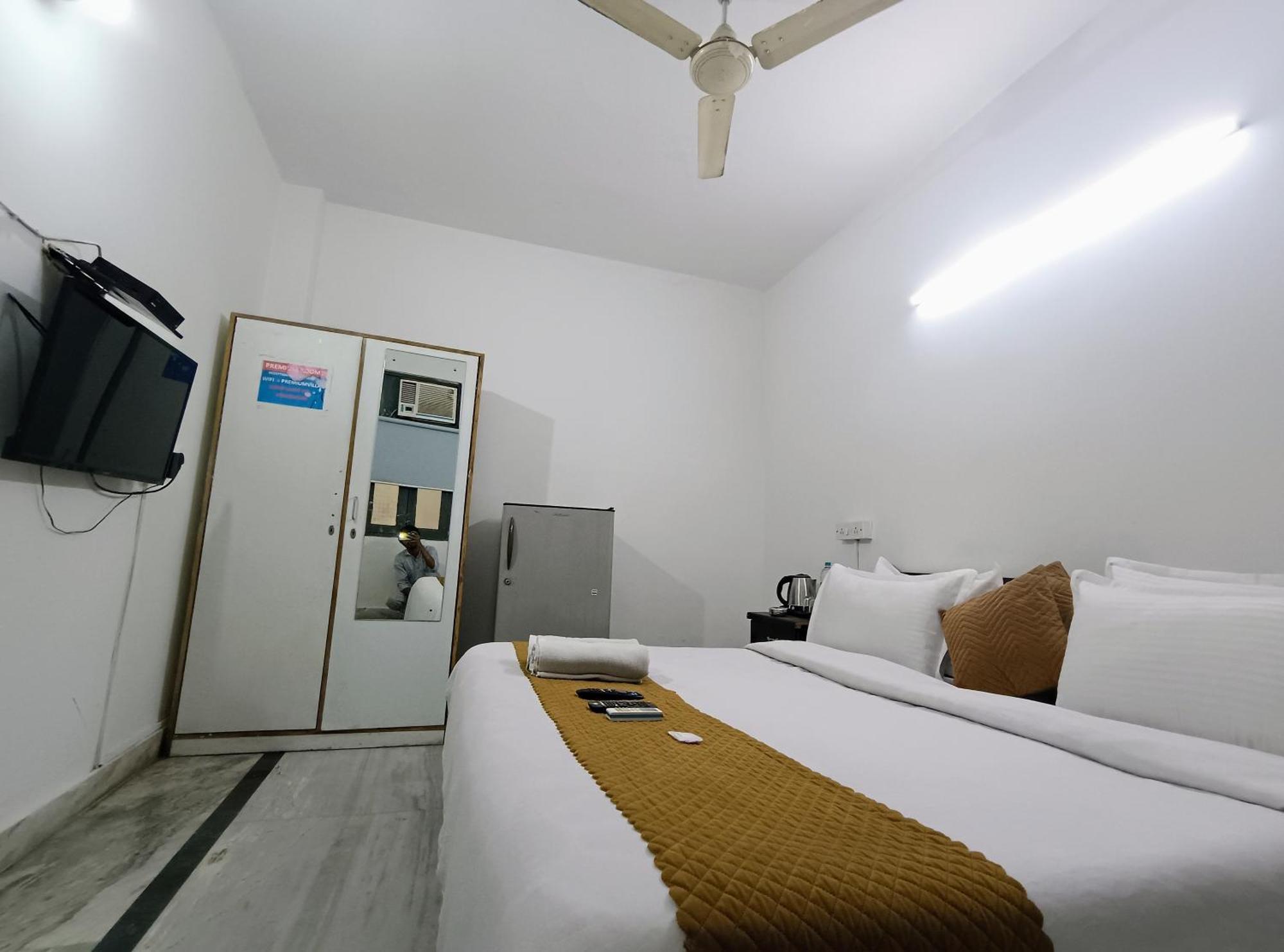 Hotel Hauz Khas Fort View Нью-Дели Экстерьер фото