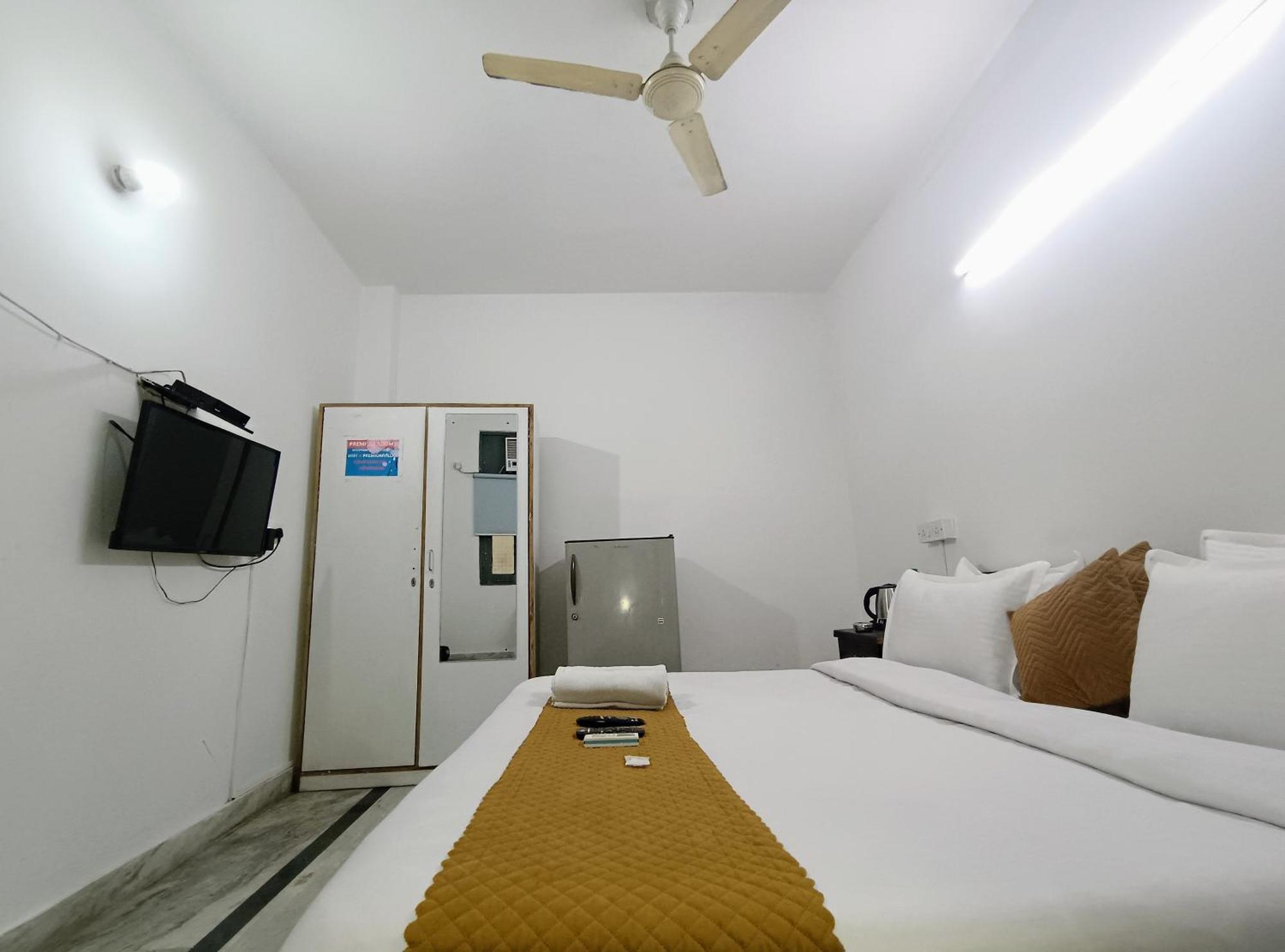 Hotel Hauz Khas Fort View Нью-Дели Экстерьер фото