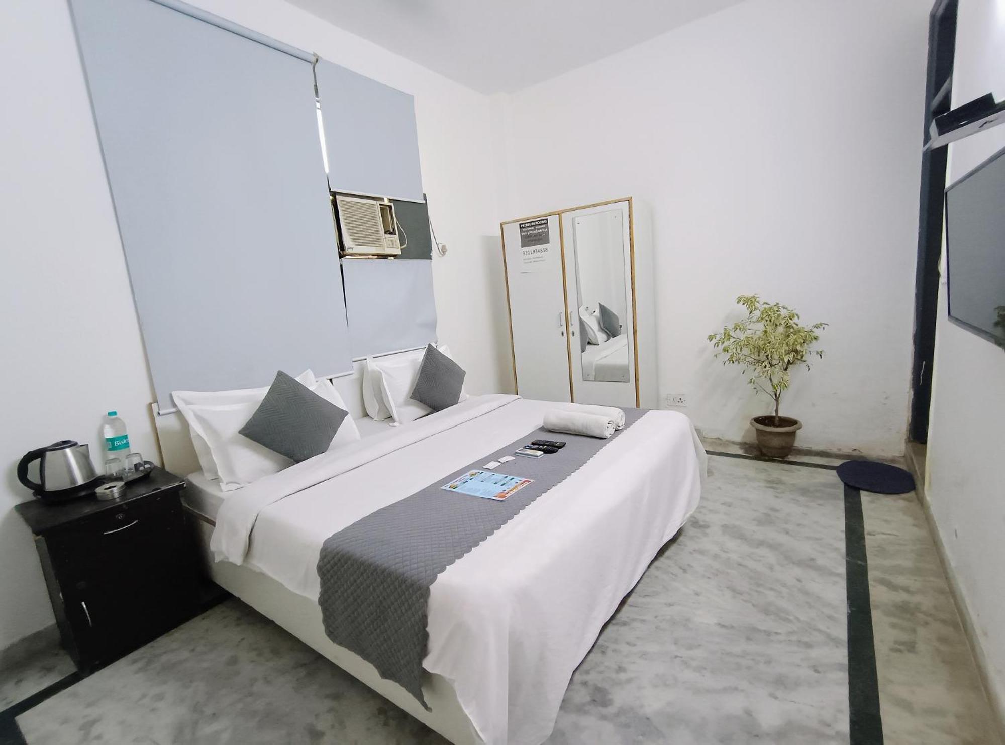 Hotel Hauz Khas Fort View Нью-Дели Экстерьер фото