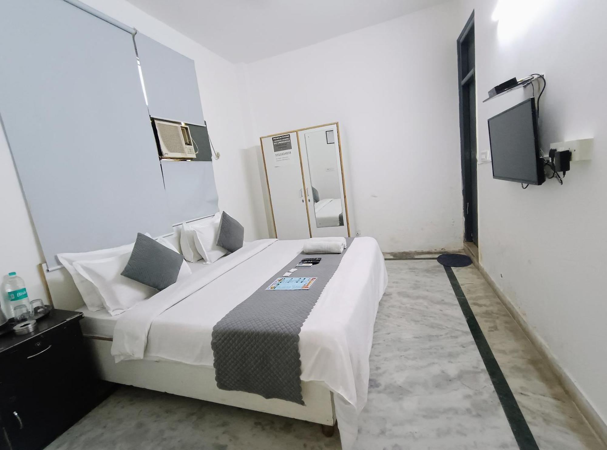 Hotel Hauz Khas Fort View Нью-Дели Экстерьер фото