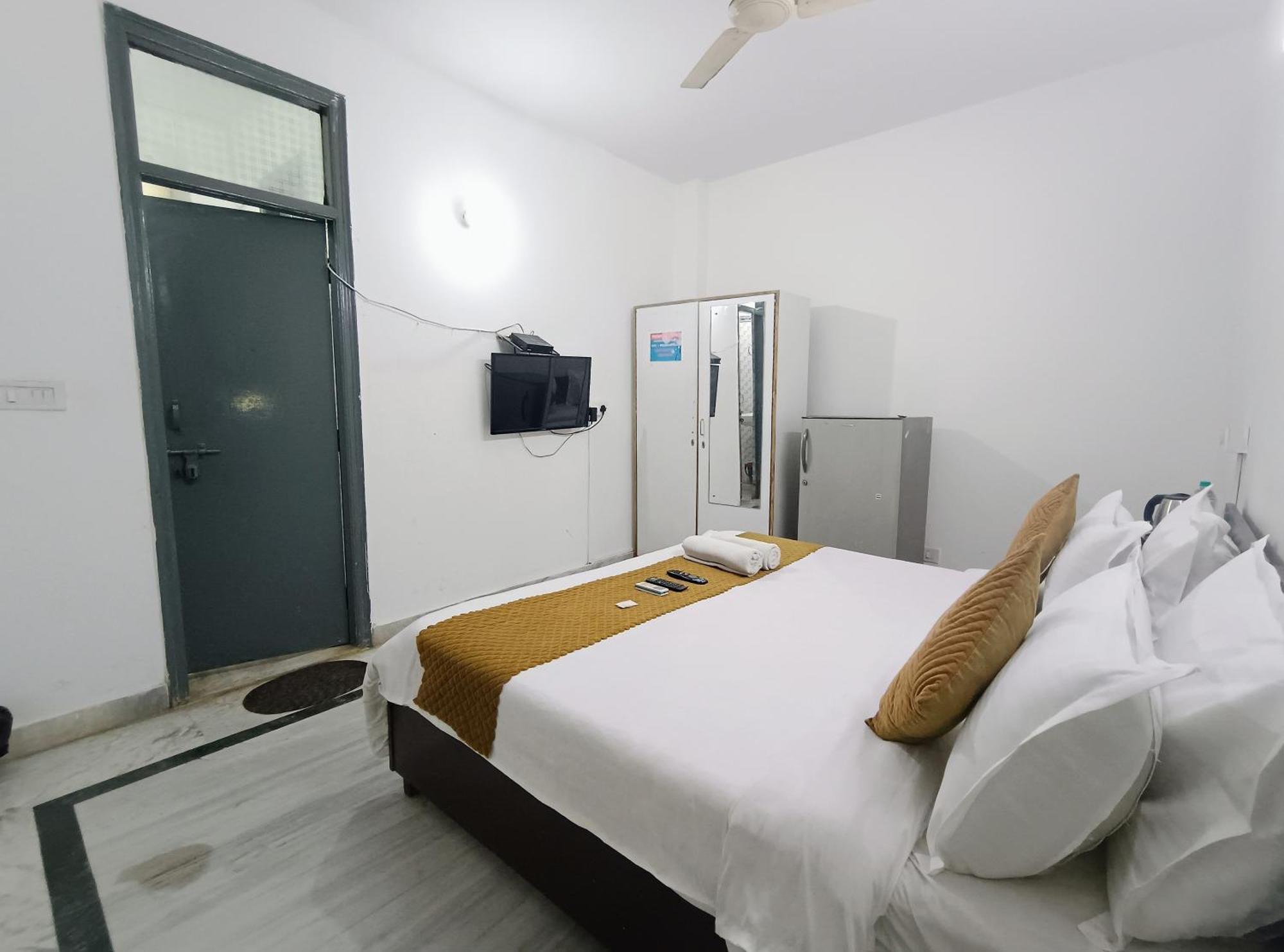 Hotel Hauz Khas Fort View Нью-Дели Экстерьер фото