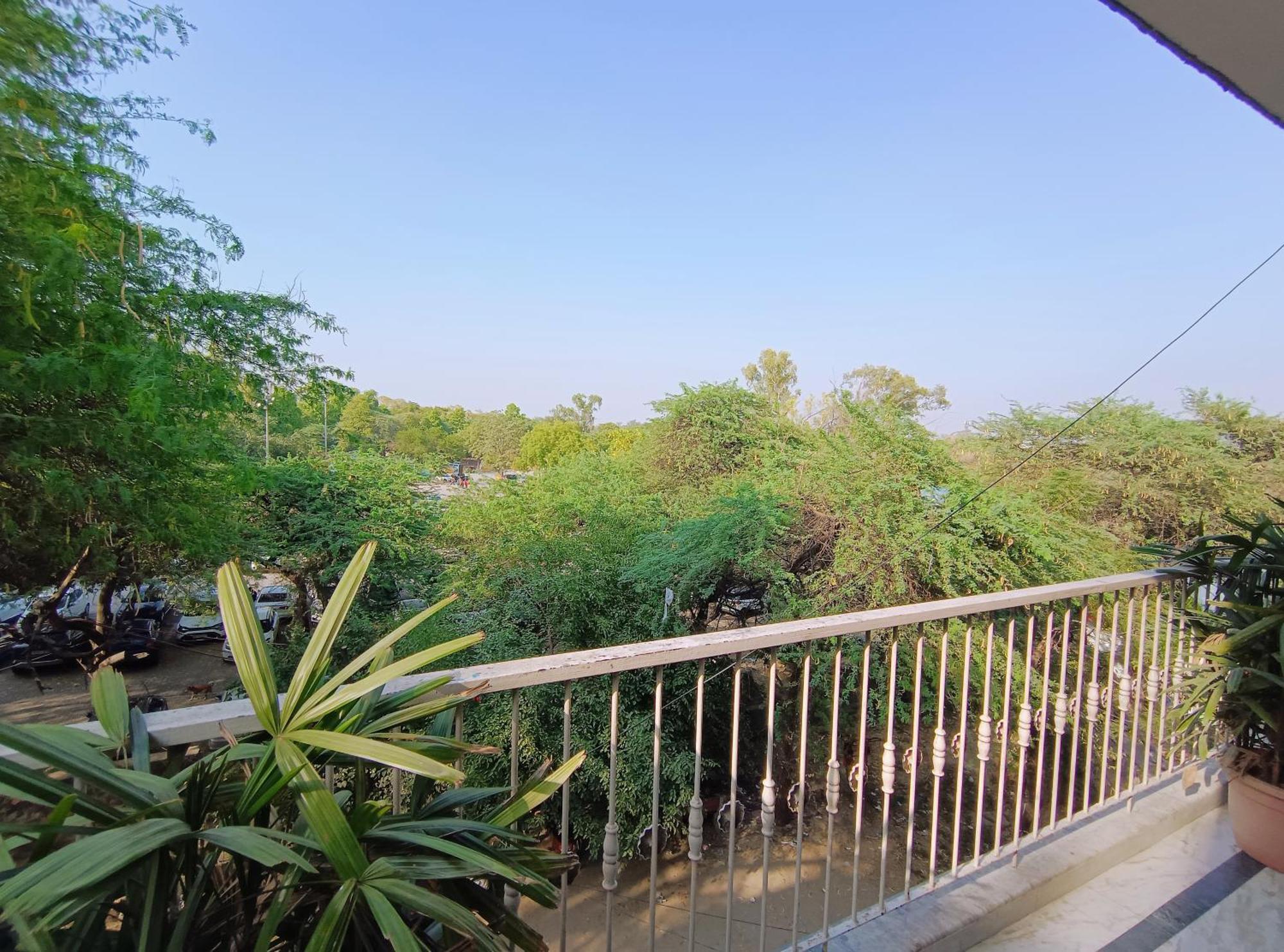 Hotel Hauz Khas Fort View Нью-Дели Экстерьер фото