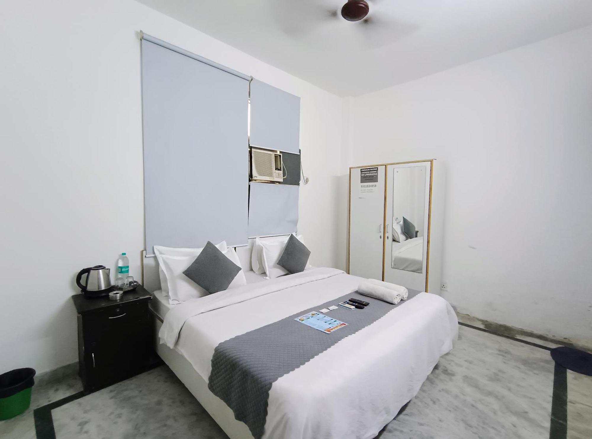 Hotel Hauz Khas Fort View Нью-Дели Экстерьер фото