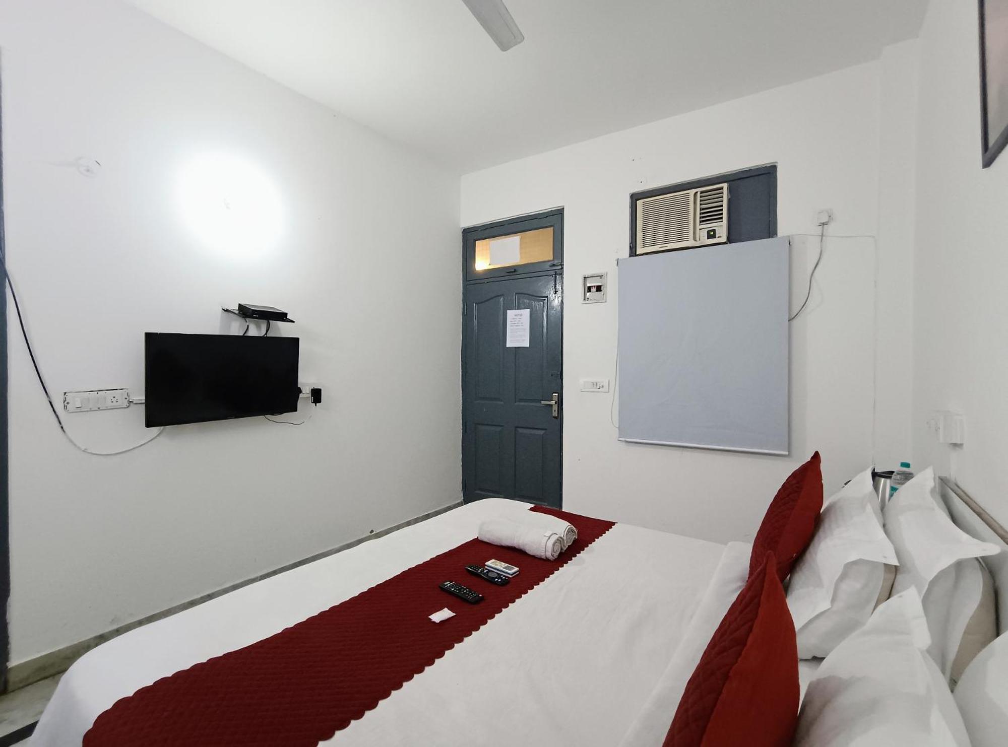 Hotel Hauz Khas Fort View Нью-Дели Экстерьер фото
