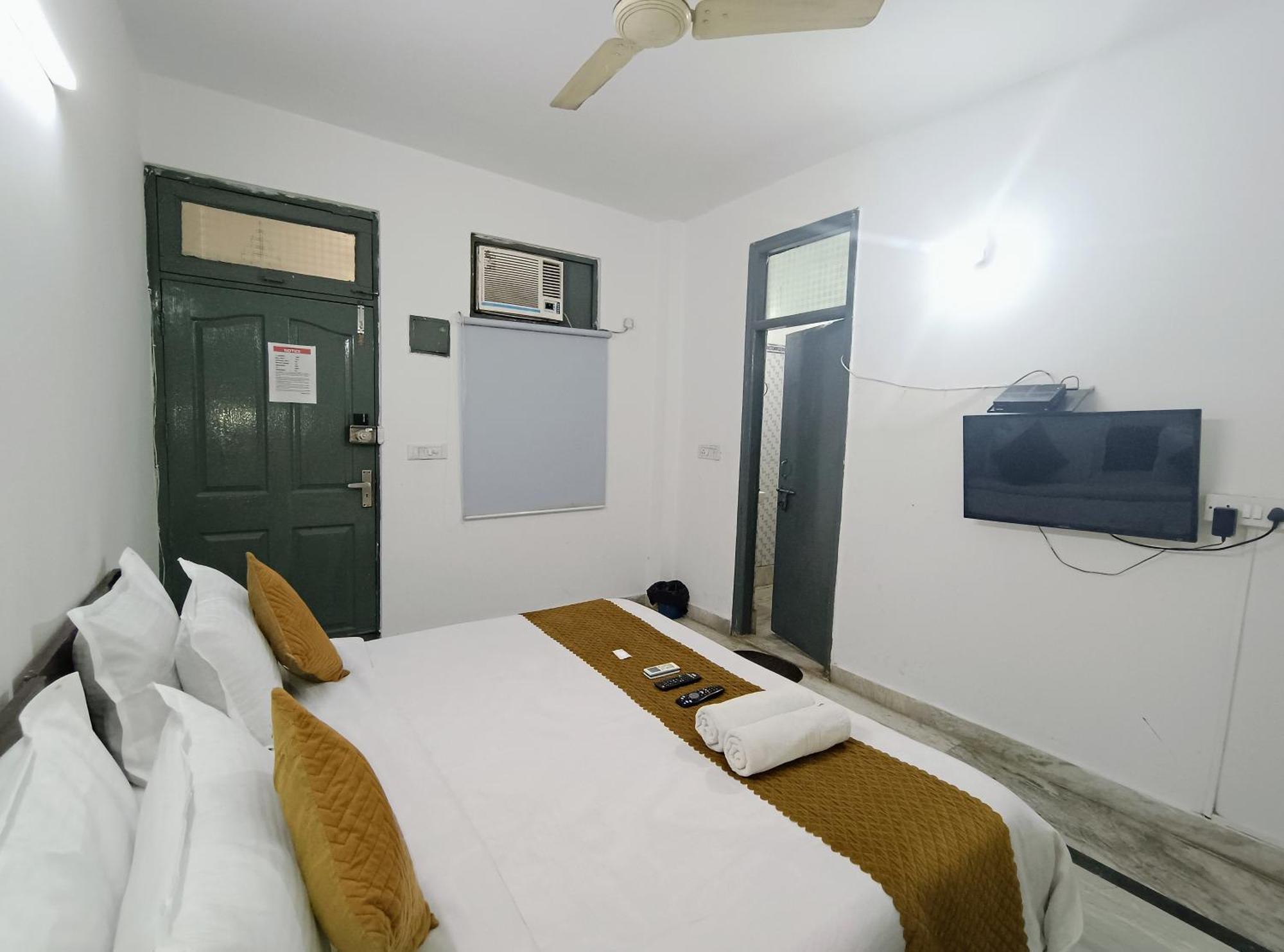 Hotel Hauz Khas Fort View Нью-Дели Экстерьер фото