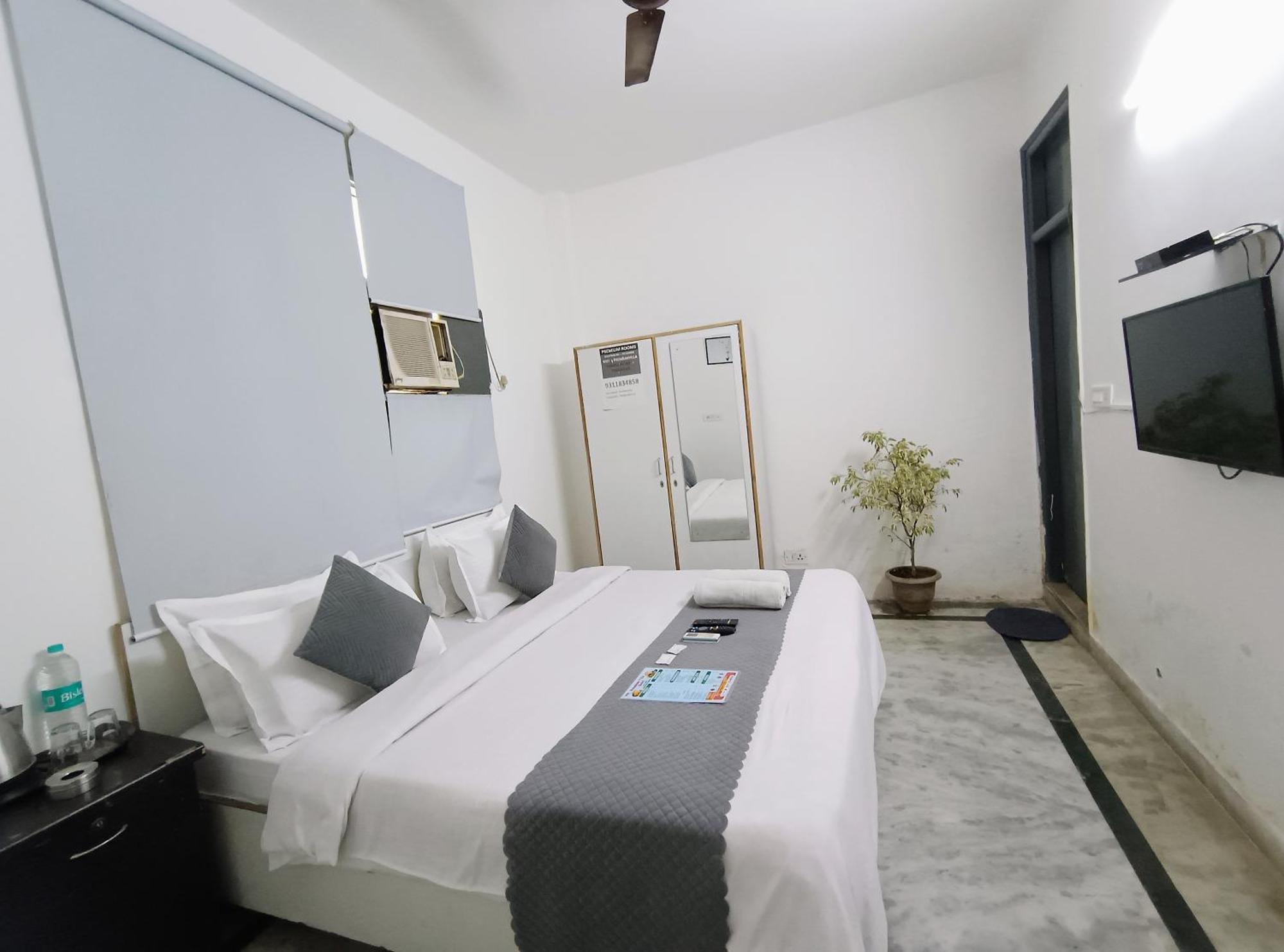 Hotel Hauz Khas Fort View Нью-Дели Экстерьер фото