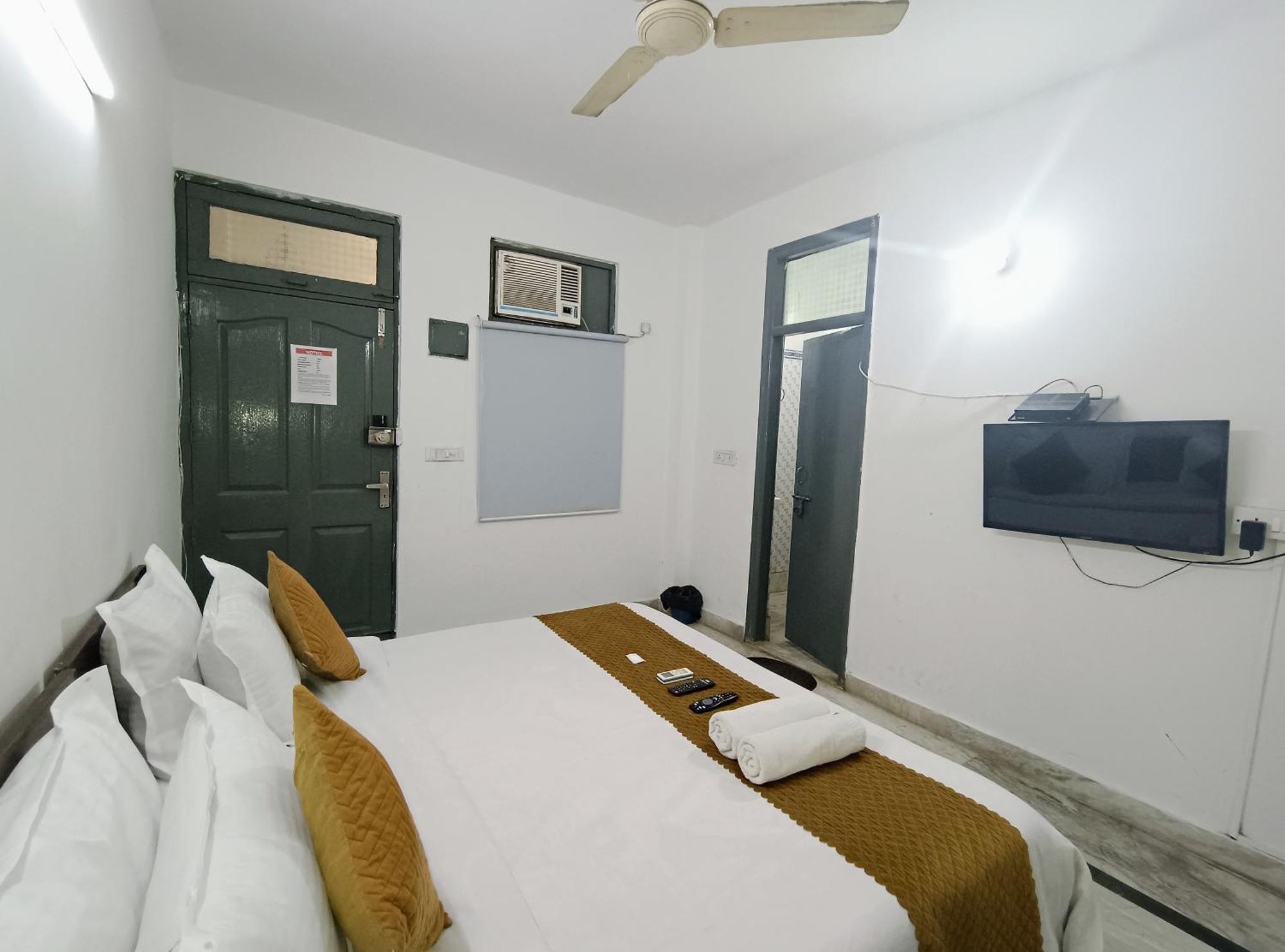 Hotel Hauz Khas Fort View Нью-Дели Экстерьер фото