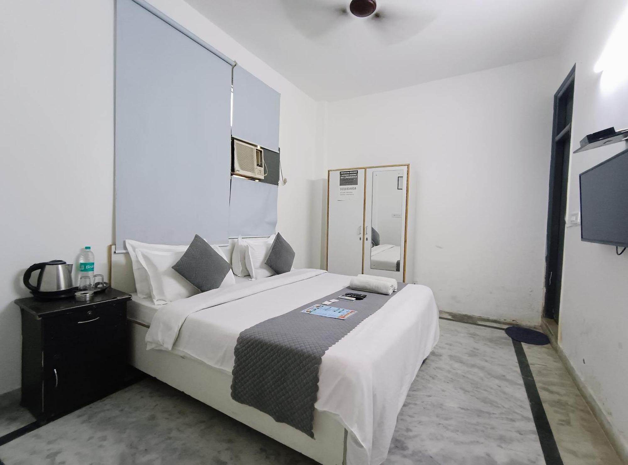 Hotel Hauz Khas Fort View Нью-Дели Экстерьер фото