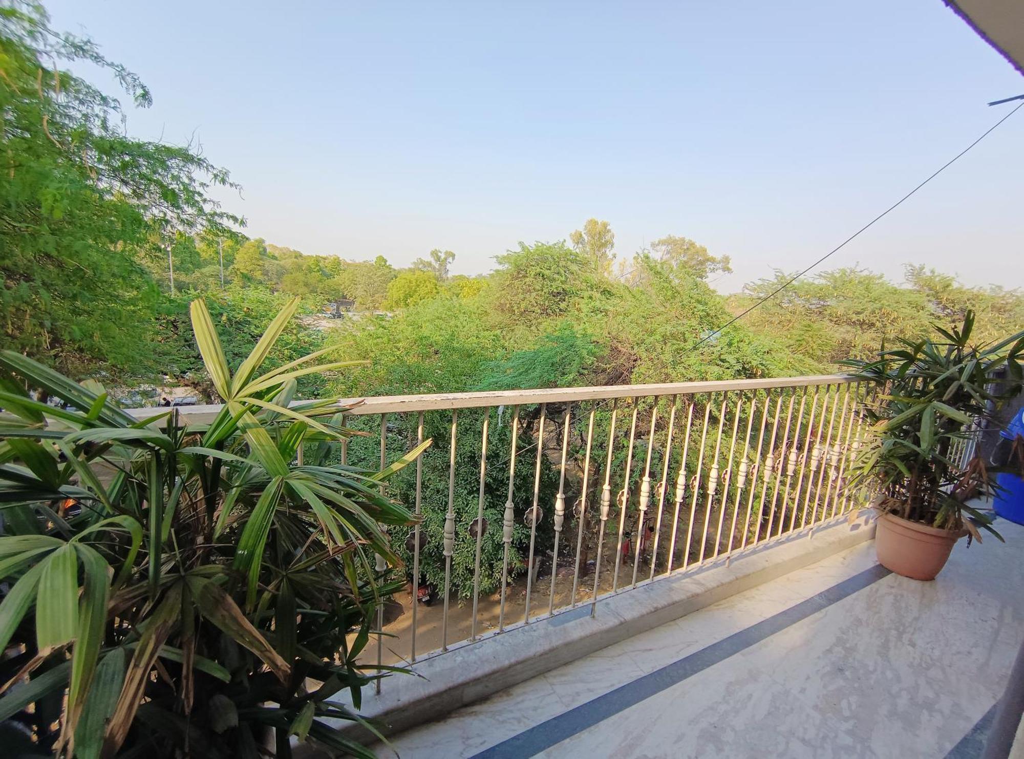 Hotel Hauz Khas Fort View Нью-Дели Экстерьер фото