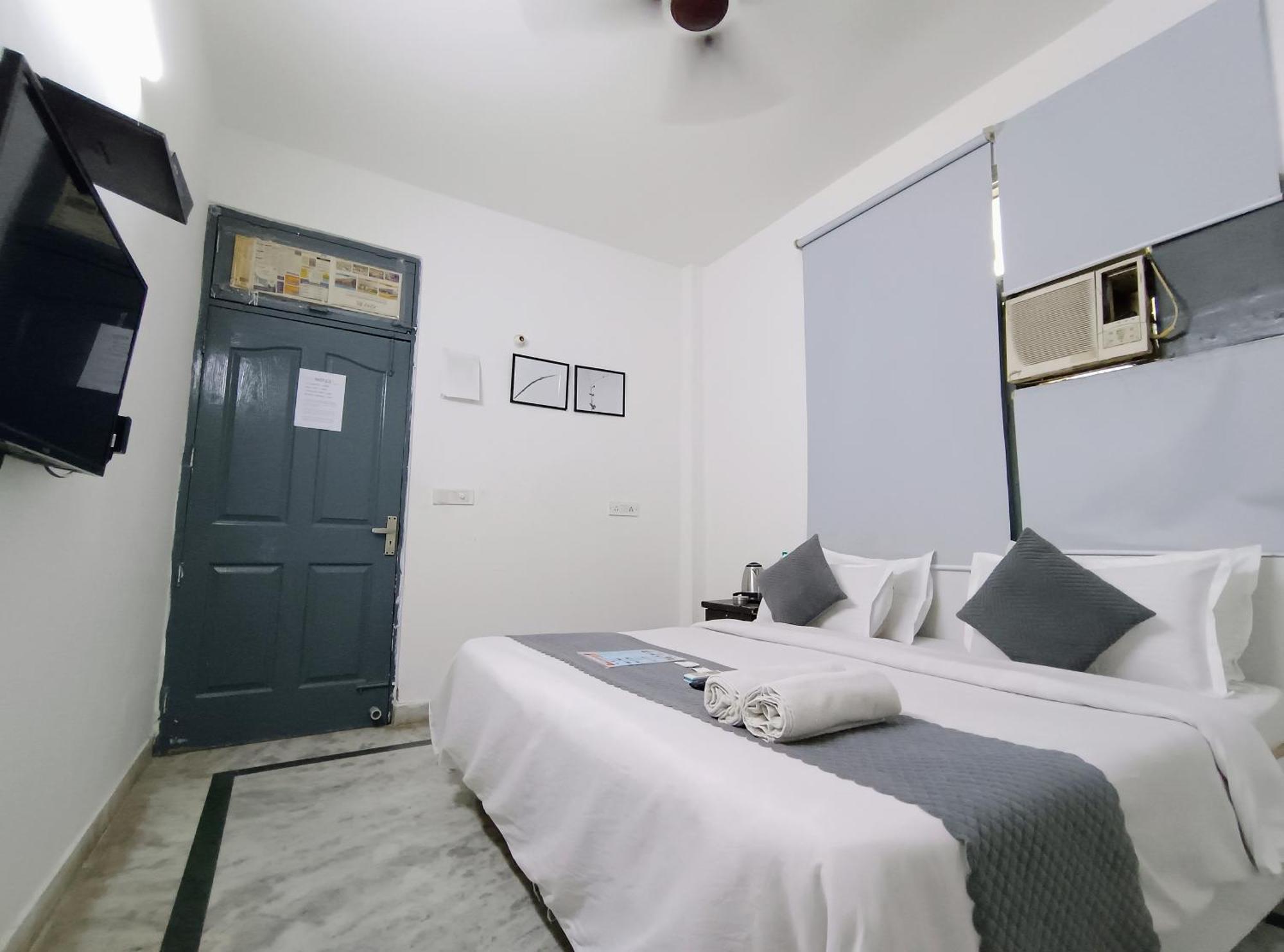 Hotel Hauz Khas Fort View Нью-Дели Экстерьер фото