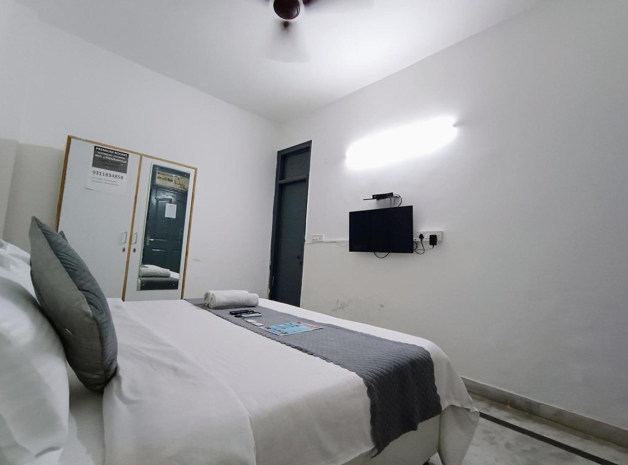 Hotel Hauz Khas Fort View Нью-Дели Экстерьер фото